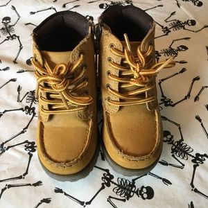 Boys boots